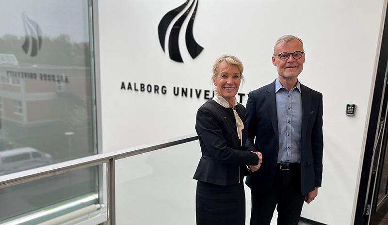 Bestyrelsesformand Lene Espersen og rektor Per Michael Johansen. Foto: AAU