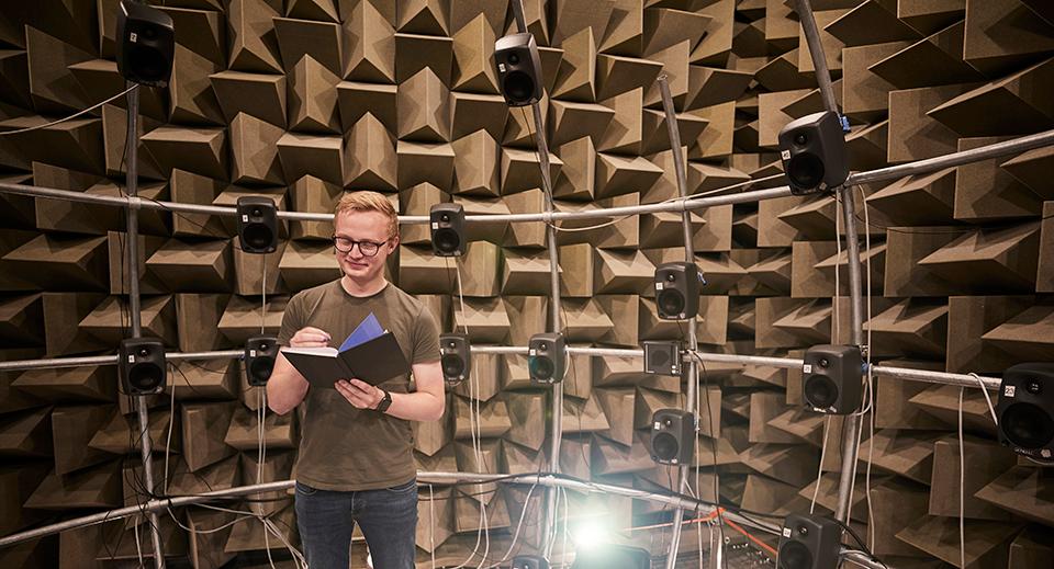 Otte mini-workshops om lyd og hørelse i de elektro-akustiske special laboratorier