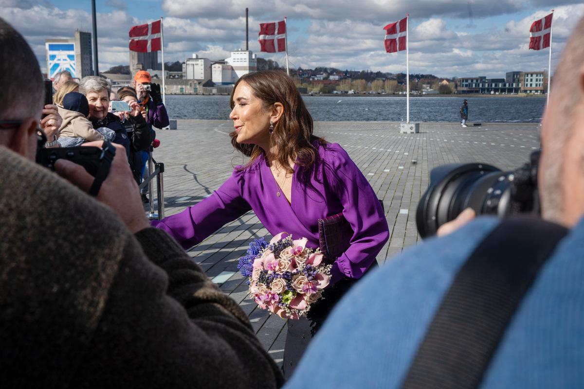 H.M. Queen Mary greets attendees at Musikkens Hus