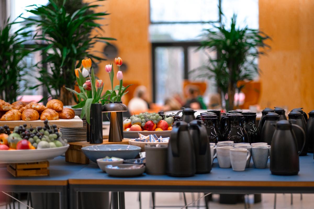 Al forplejning skal fremover købes hos universitetets kantiner eller Cheval Blanc Kantiner, som styrer Foodhub i AAU Innovate. Foto: Lasse Møller Badstue