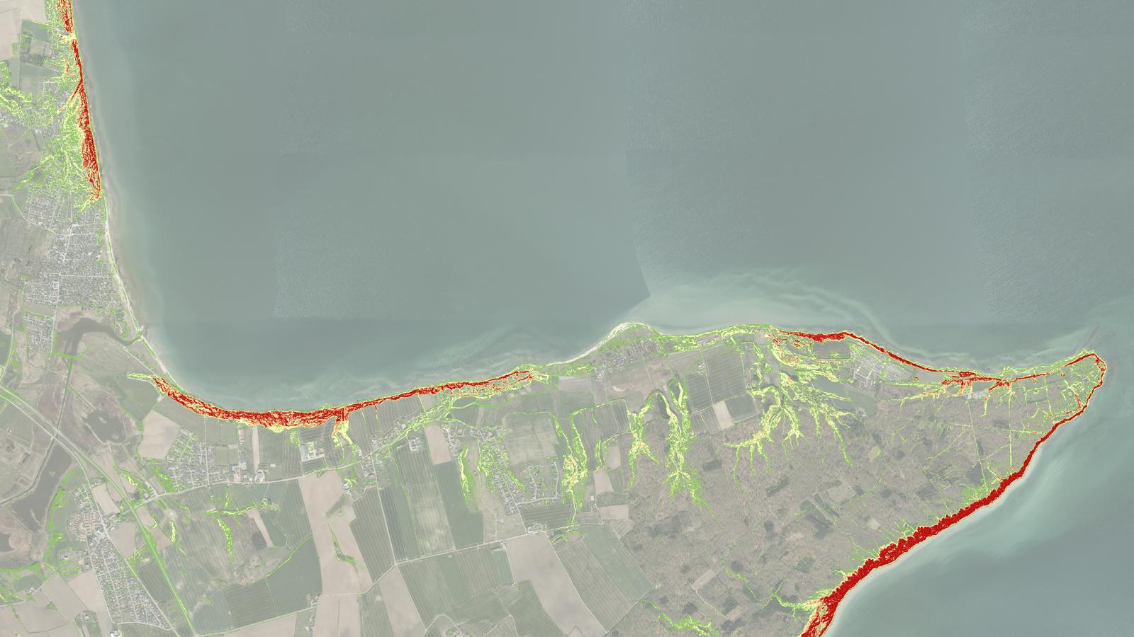 The map shows the risk of landslides in an area around Trelde Klint by Vejle Fjord 
