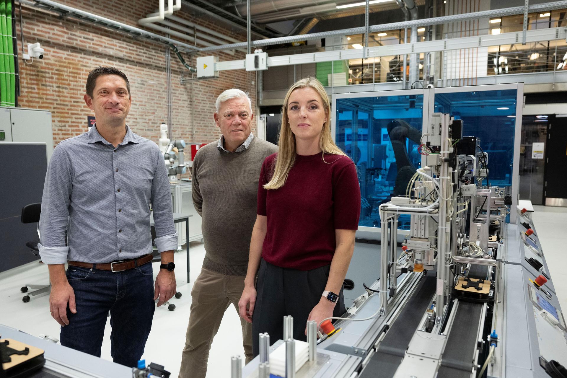 Thomas Ditlev Brunø, Kjeld Nielsen og Ann-Louise Andersen i laboratoriet. Foto: Lars Horn